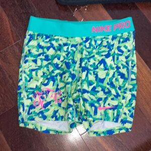 Nike pros youth large multicolored shorts 3” inseam